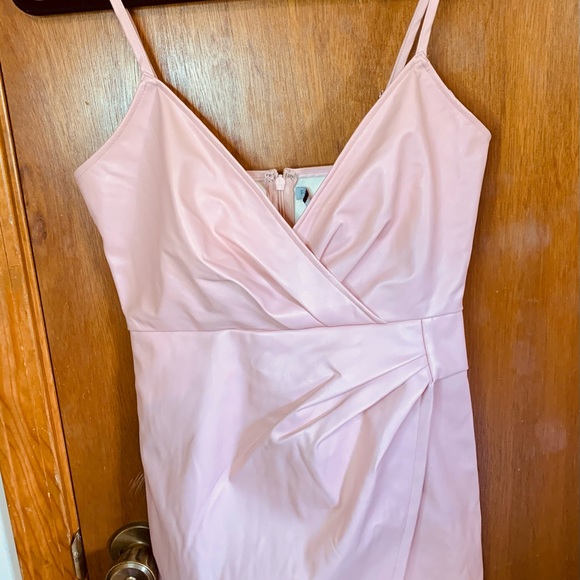 Short cute little FashionNova pink dress #976 - Picture 2 of 9